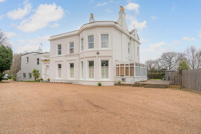 2 Bedroom Flat For Sale In London Road, Dunkirk, Faversham, ME13