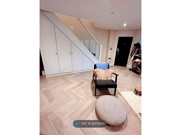 2 Bedroom Flat To Rent In Braywick Road, Maidenhead, SL6