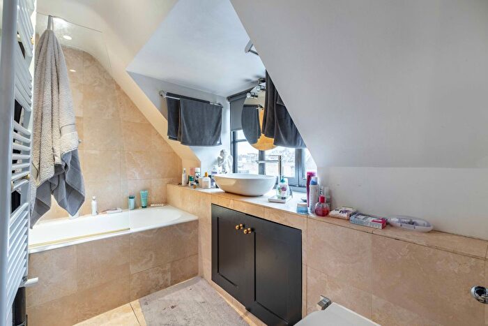 1 Bedroom Flat To Rent In Kensington Court Mews, London, W8