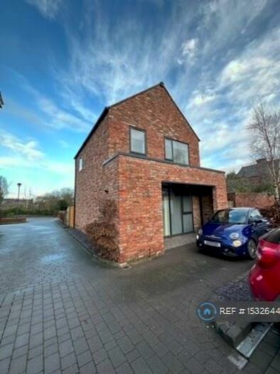 3 Bedroom Detached House To Rent In The Old Manor, Wirral, CH42