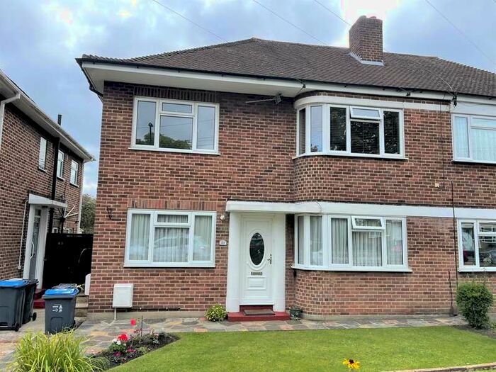 Houses for sale & to rent in CR0 8EE, Oak Avenue, Shirley Croydon