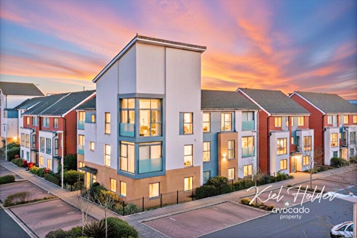 2 Bedroom Apartment For Sale In Drake Way, Kennet Island, Reading, RG2