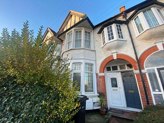 1 Bedroom Flat To Rent In Leigham Court Drive - : Online Enquiries Only, SS9