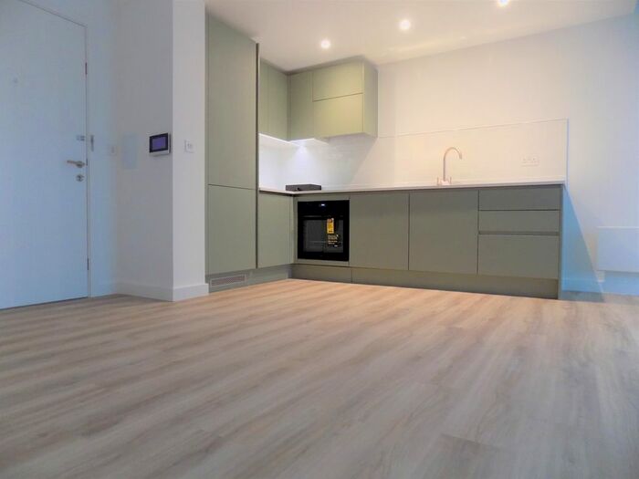 2 Bedroom Flat To Rent In Chevette Court, Kimpton Road, Luton, Bedfordshire LU2