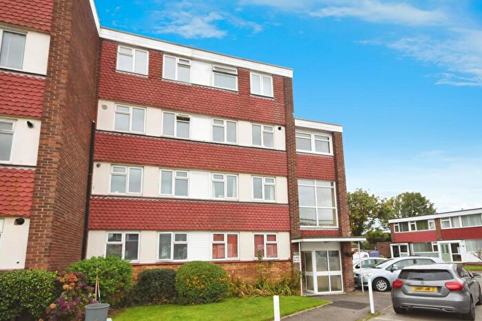 2 Bedroom Flat For Sale In Templewood Court, Benfleet, Essex, SS7