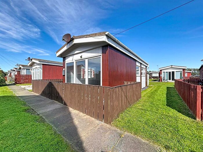 1 Bedroom Park Home For Sale In Golden Imp Chalet Park, Cliff Road, Hornsea, HU18