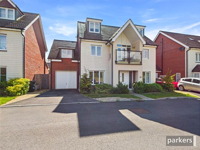 5 Bedroom Detached House For Sale In Elm Drive, Woodley, Reading, Berkshire, RG5