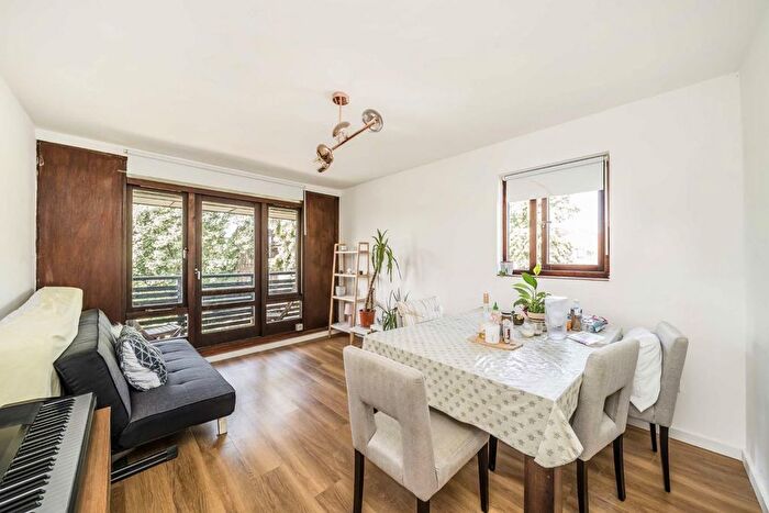 2 Bedroom Flat To Rent In Brassey Road, London, NW6