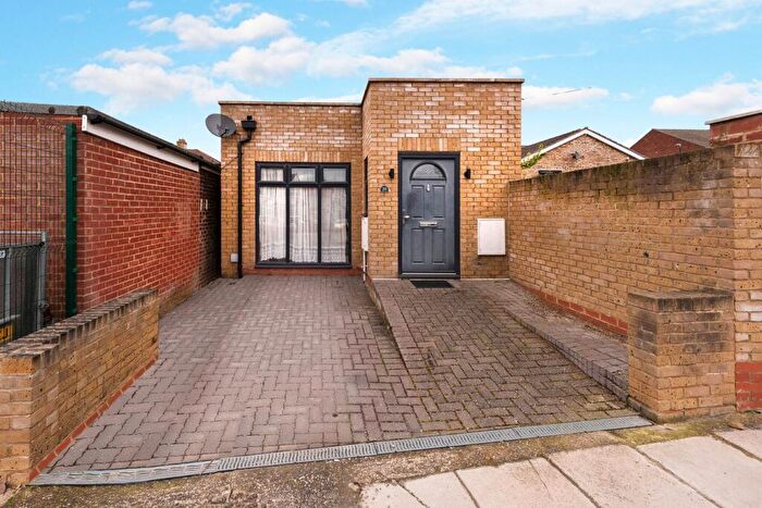 2 Bedroom Detached Bungalow For Sale In Paddock Road, South Bexleyheath, DA6