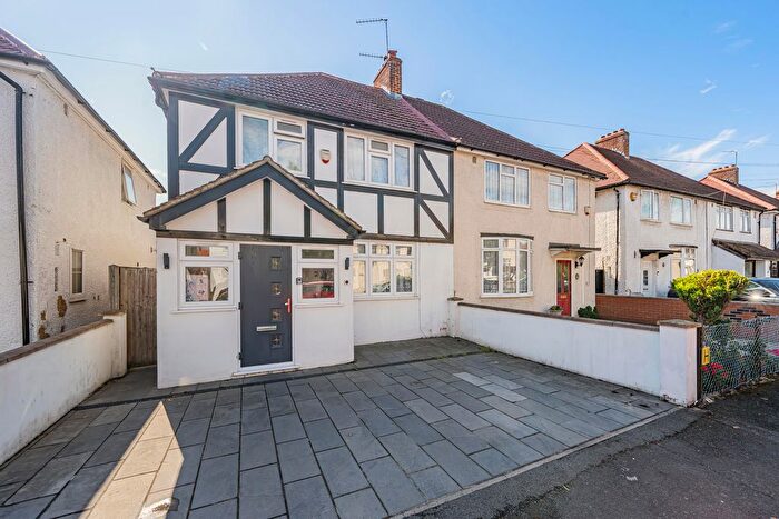 3 Bedroom Semi-detached House For Sale In Stuart Crescent, Hayes, UB3