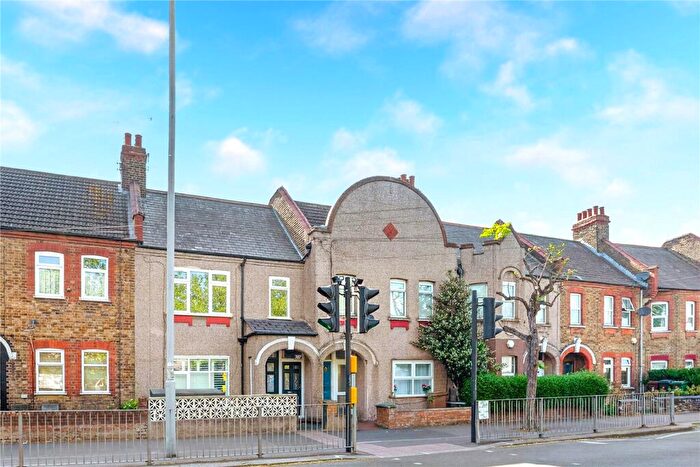 3 Bedroom Flat To Rent In Higham Hill Road, Walthamstow, London, E17