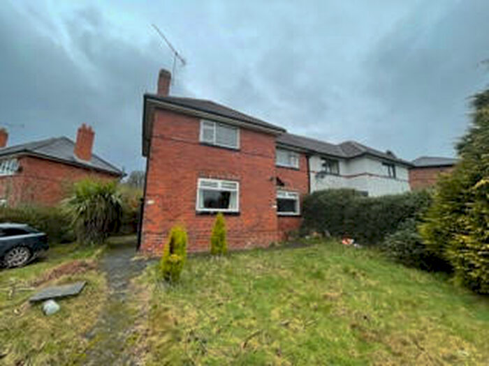 3 Bedroom Semi-Detached House To Rent In Easterly Road, Oakwood, Leeds, LS8