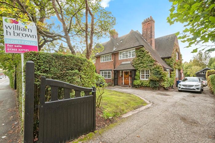 6 Bedroom Semi-Detached House For Sale In Thorne Road, Wheatley, Doncaster, DN2