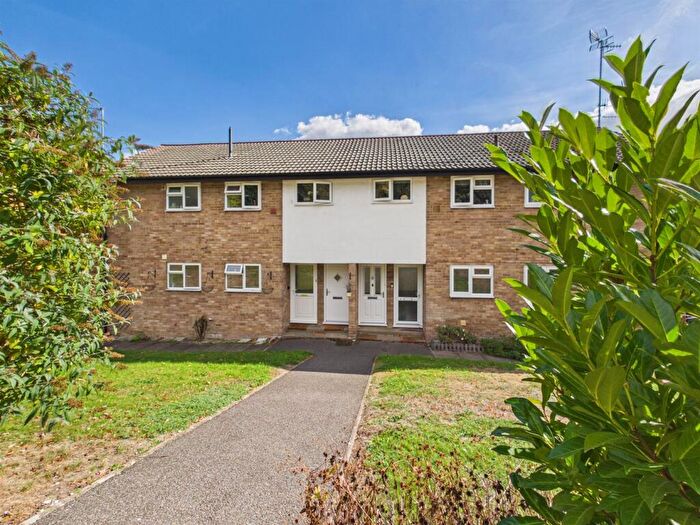 2 Bedroom Maisonette For Sale In Drive Mead, Coulsdon, CR5