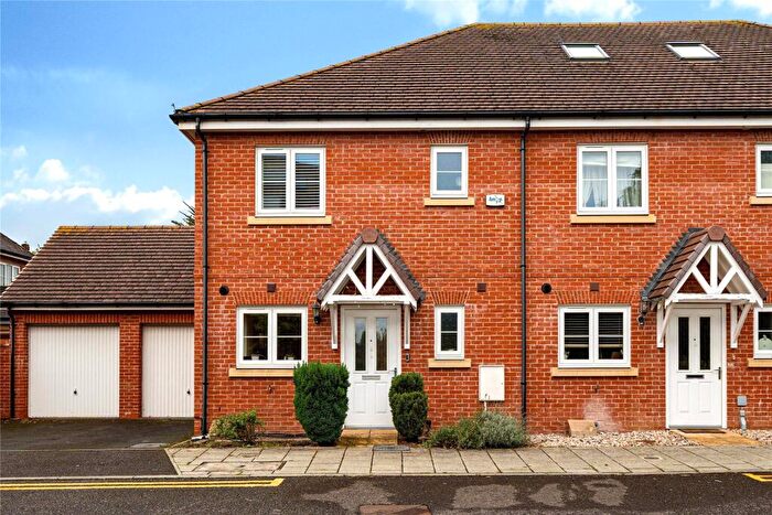 3 Bedroom House For Sale In Oaktree Gardens, London, SE9