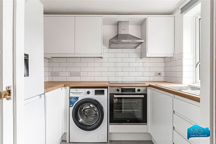 2 Bedroom Flat To Rent In Deanery Close, East Finchley, London, N2