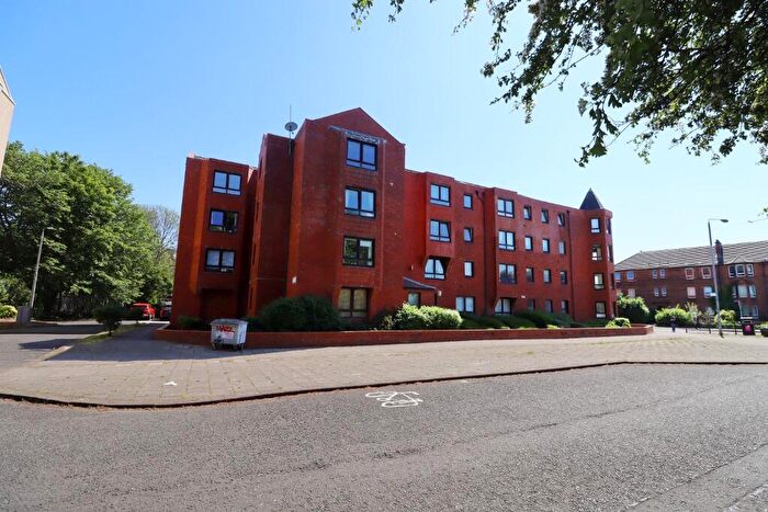 2 Bedroom Flat To Rent In Langlands Court, Govan, Glasgow, G51