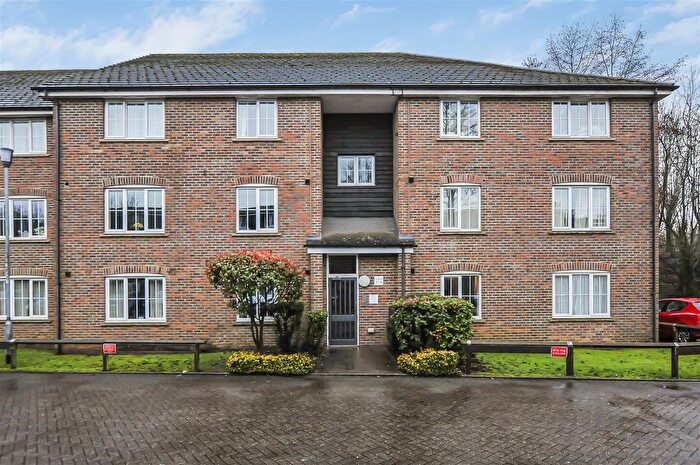 2 Bedroom Flat To Rent In Lordsmill Court, Waterside, Chesham, HP5