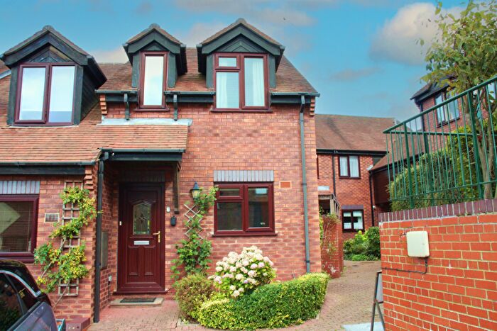 2 Bedroom End Of Terrace House For Sale In St. Lawrence Square, Hungerford, Berkshire, RG17