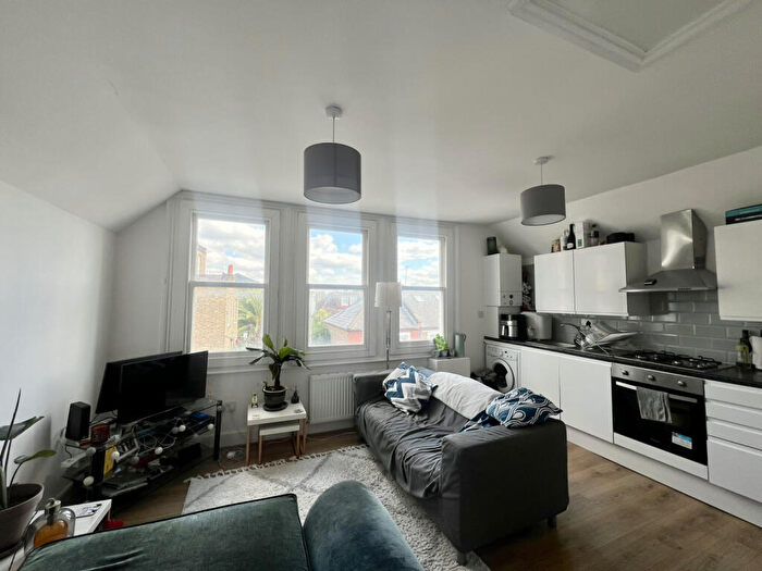 1 Bedroom Flat To Rent In Blandfield Road, Clapham, London, SW12