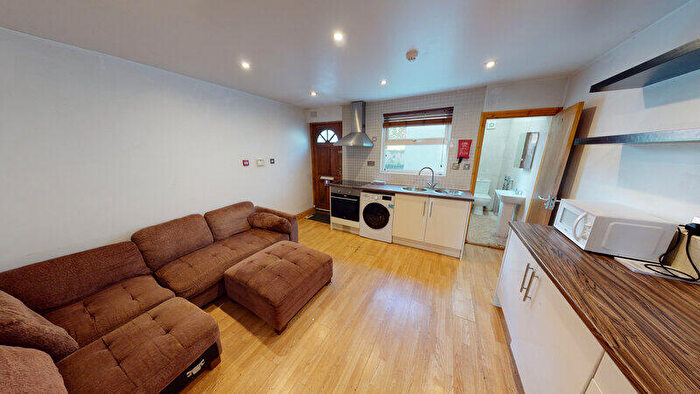 1 Bedroom Flat To Rent In North Lane, Headingley, Leeds, LS6