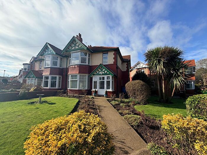 2 Bedroom Flat For Sale In Peasholm Drive, Scarborough, YO12