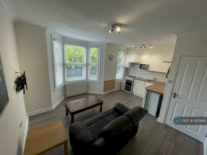 1 Bedroom Flat To Rent In Euclid Street, Swindon, SN1