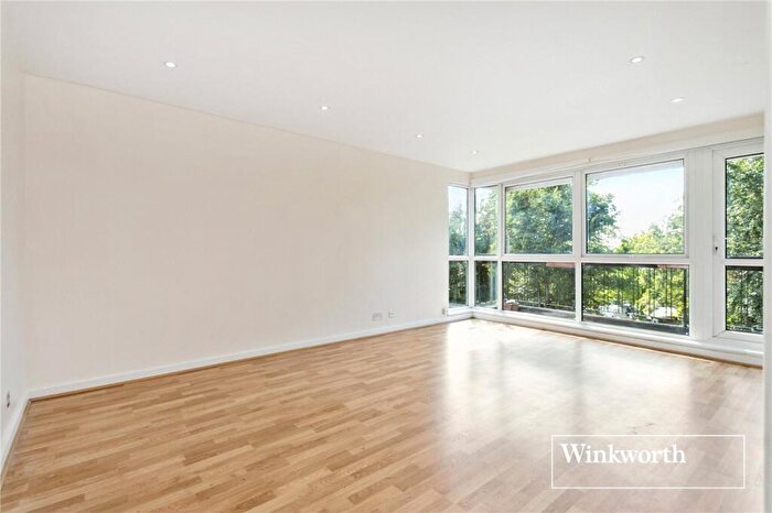 2 Bedroom Apartment To Rent In Greenacres, Finchley, London, N3