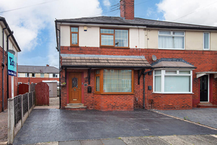 3 Bedroom Semi Detached House For Sale In Elmbank Road, Manchester, M24
