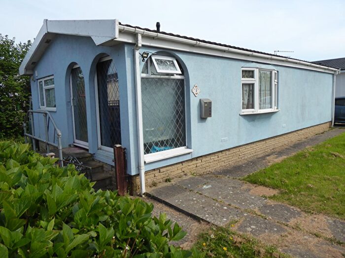 2 Bedroom Mobile/park Home For Sale In Beechfield Park, Hook Lane, Aldingbourne, Chichester, PO20