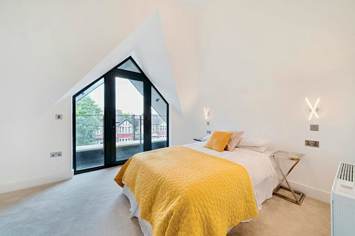 1 Bedroom Flat To Rent In Rosemont Road, London, W3