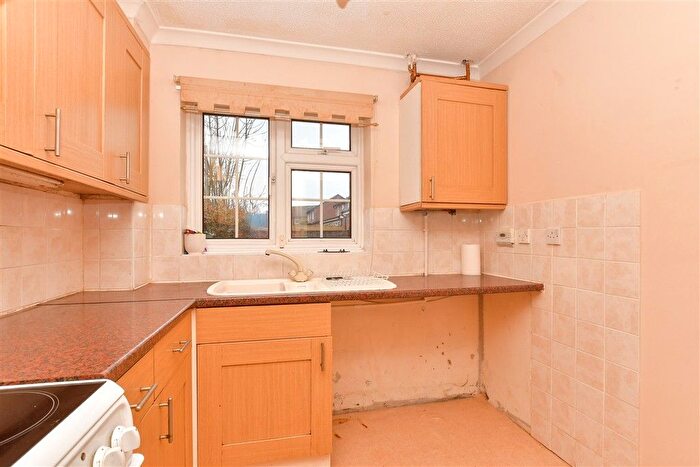 3 Bedroom Detached House For Sale In Wemmick Close, Rochester, Kent, ME1