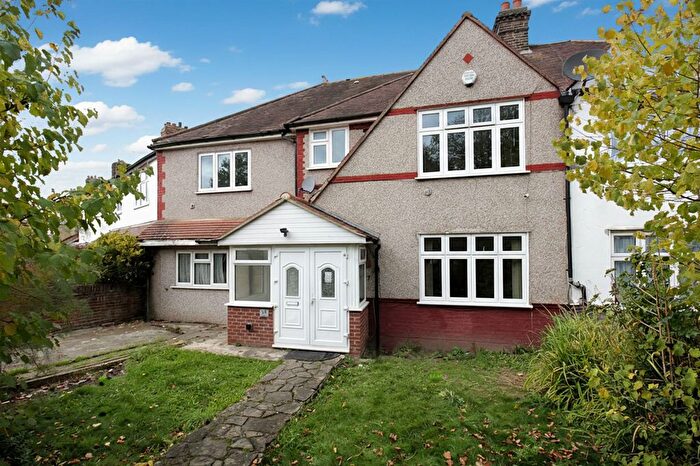 5 Bedroom Semi Detached House For Sale In The Drive, Isleworth, TW7