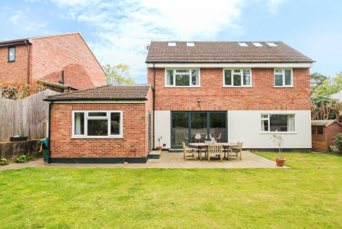 5 Bedroom Detached House For Sale In Cranmer Close, Weybridge, KT13