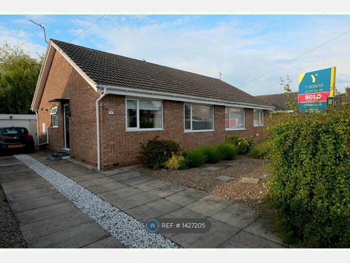 2 Bedroom Bungalow To Rent In Keble Close, Bishopthorpe, York, YO23