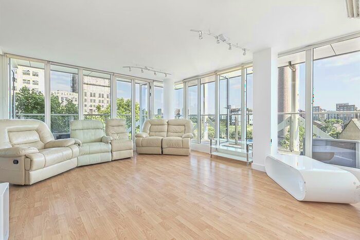 2 Bedroom Apartment To Rent In Eastern Quay, Silvertown, E16