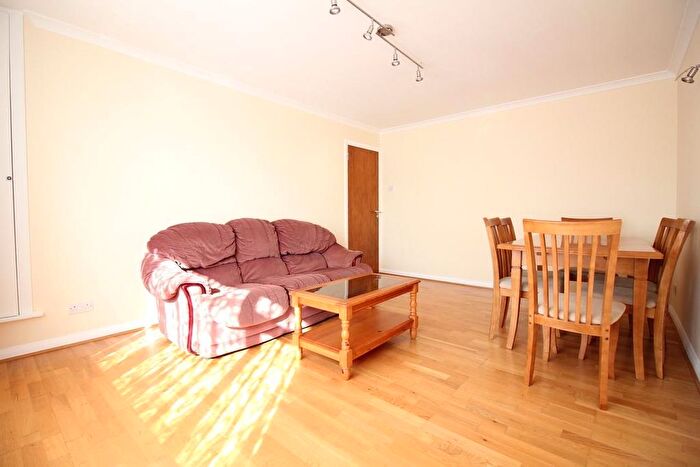 2 Bedroom Flat To Rent In Ravenswood Gardens, Isleworth, TW7