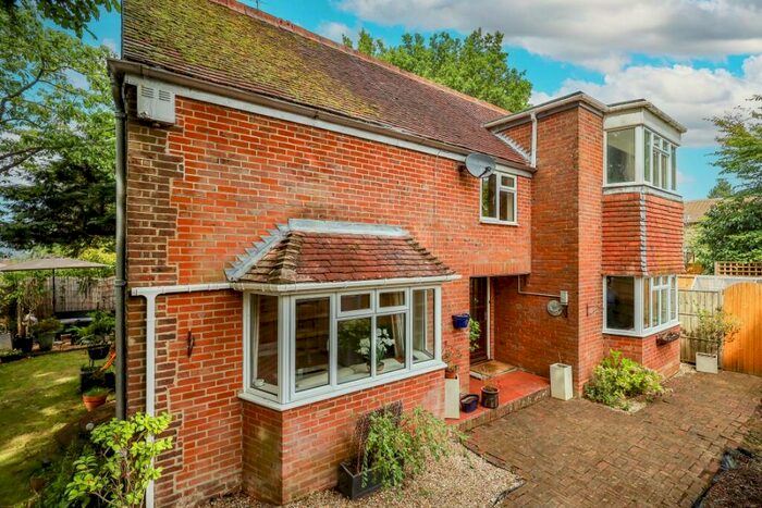 3 Bedroom Detached House For Sale In Highfield Gardens, Liss, Hampshire, GU33