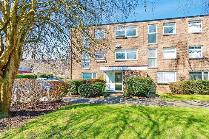 1 Bedroom Flat For Sale In Woodpecker Mount, Pixton Way, Croydon, CR0