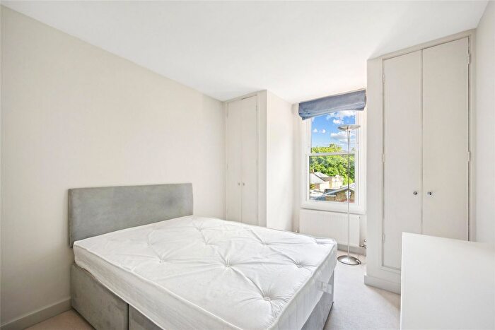 3 Bedroom Flat To Rent In Old Church Street, London, SW3