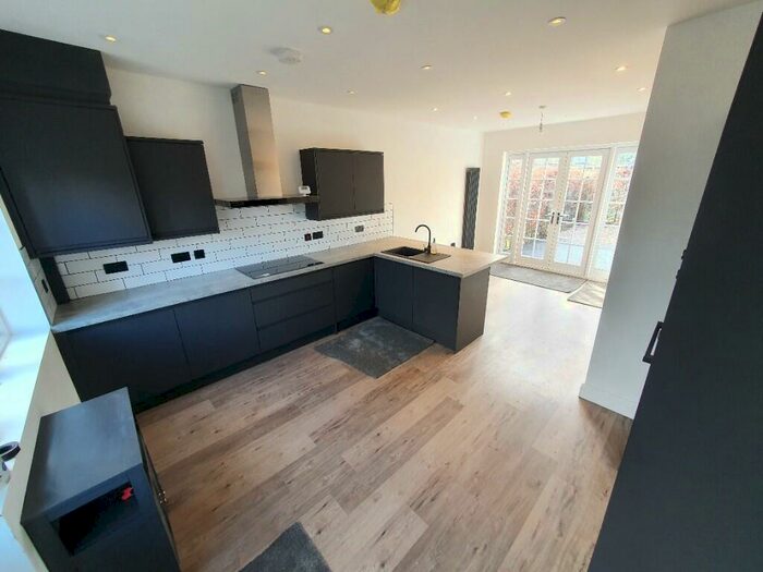 2 Bedroom End Of Terrace House To Rent In The Square, Birmingham, B17