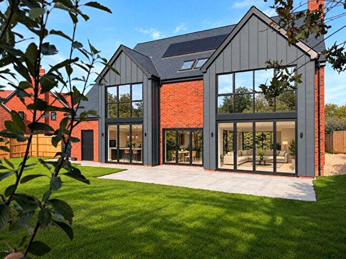 4 Bedroom Detached House For Sale In Cleridge Place, Bishops Green, Berkshire, RG20