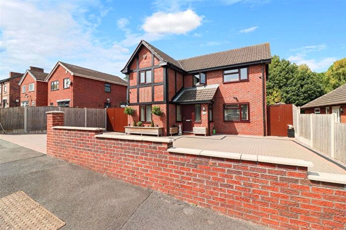3 Bedroom Detached House For Sale In Springwood Street, Temple Normanton, S42
