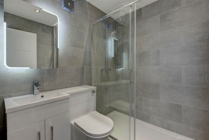 2 Bedroom Flat To Rent In Kings Road, London, SW10