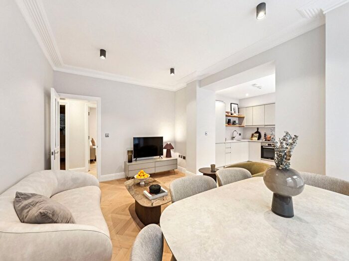 3 Bedroom Flat To Rent In Hamlet Gardens, King Street, W6