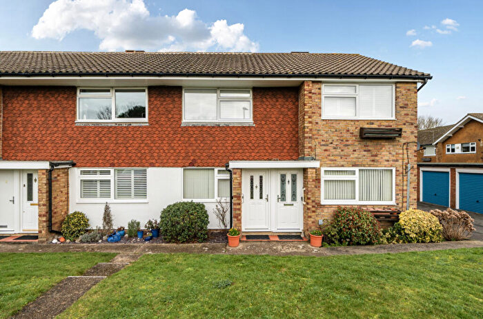 2 Bedroom Maisonette For Sale In Ladycroft Way, Farnborough Village, Orpington, Kent, BR6