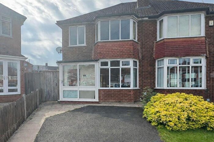 3 Bedroom Semi Detached House To Rent In Westbourne Road, Halesowen, West Midlands, B62