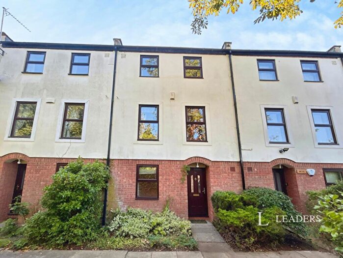 4 Bedroom House To Rent In Cleevelands Drive, Cheltenham, GL50