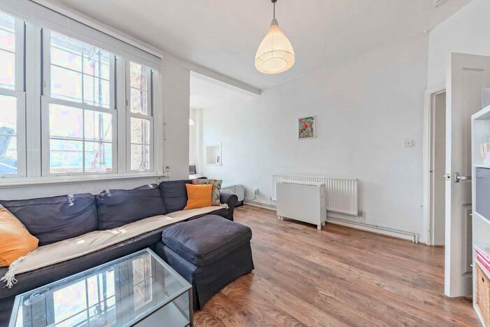 2 Bedroom Flat To Rent In Tooley Street, London, SE1