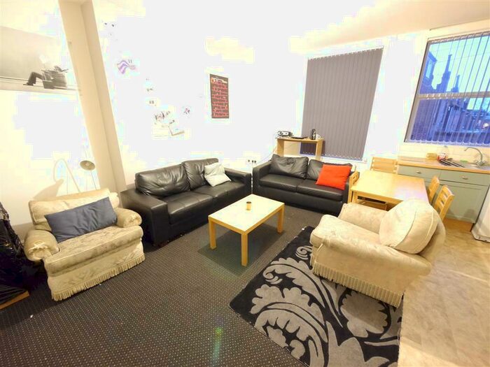 5 Bedroom House To Rent In Victoria Road, LS6